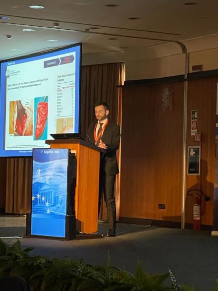 Un innovativo studio sulla capsula peri-protesica presentato al congresso EURAPS 2021