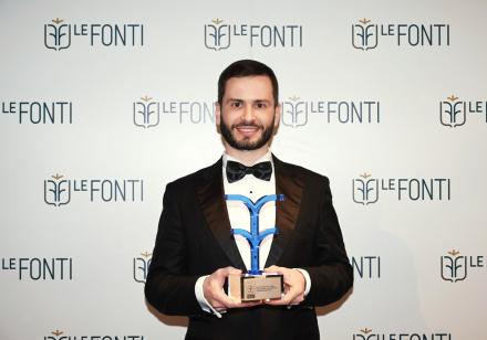Il Dr. Segreto vince il premio Le Fonti Awards come Eccellenza dell’ Anno per Innovazione & Leadership in Chirurgia Estetica
